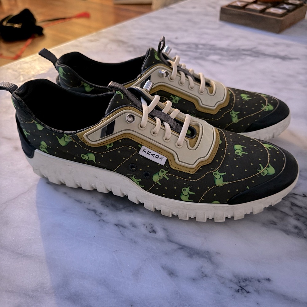 Prada shoes size US 8, Eu40.